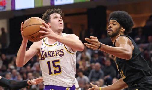 kaiyun-冲击最佳第六人？湖人里夫斯15+6+6效率完胜保罗