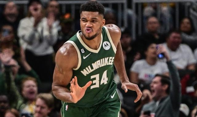 开云-9连胜！雄鹿防守为王 字母哥再冲双奖？