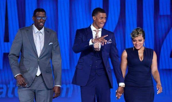 火箭探花郎苦练成才：适合三分时代 再增重30磅？