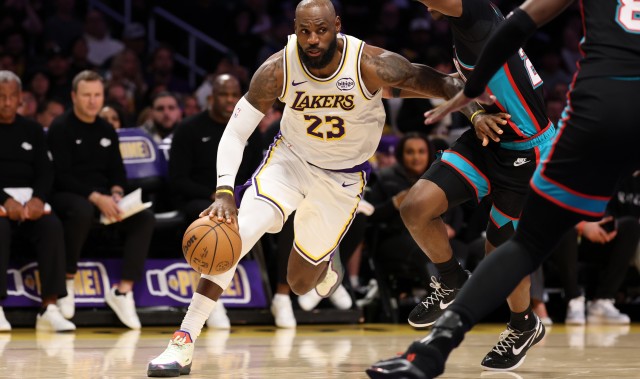 开云体育下载-总助攻历史前2！史上最会传球的组织前锋 41岁26分10助更怀念往昔